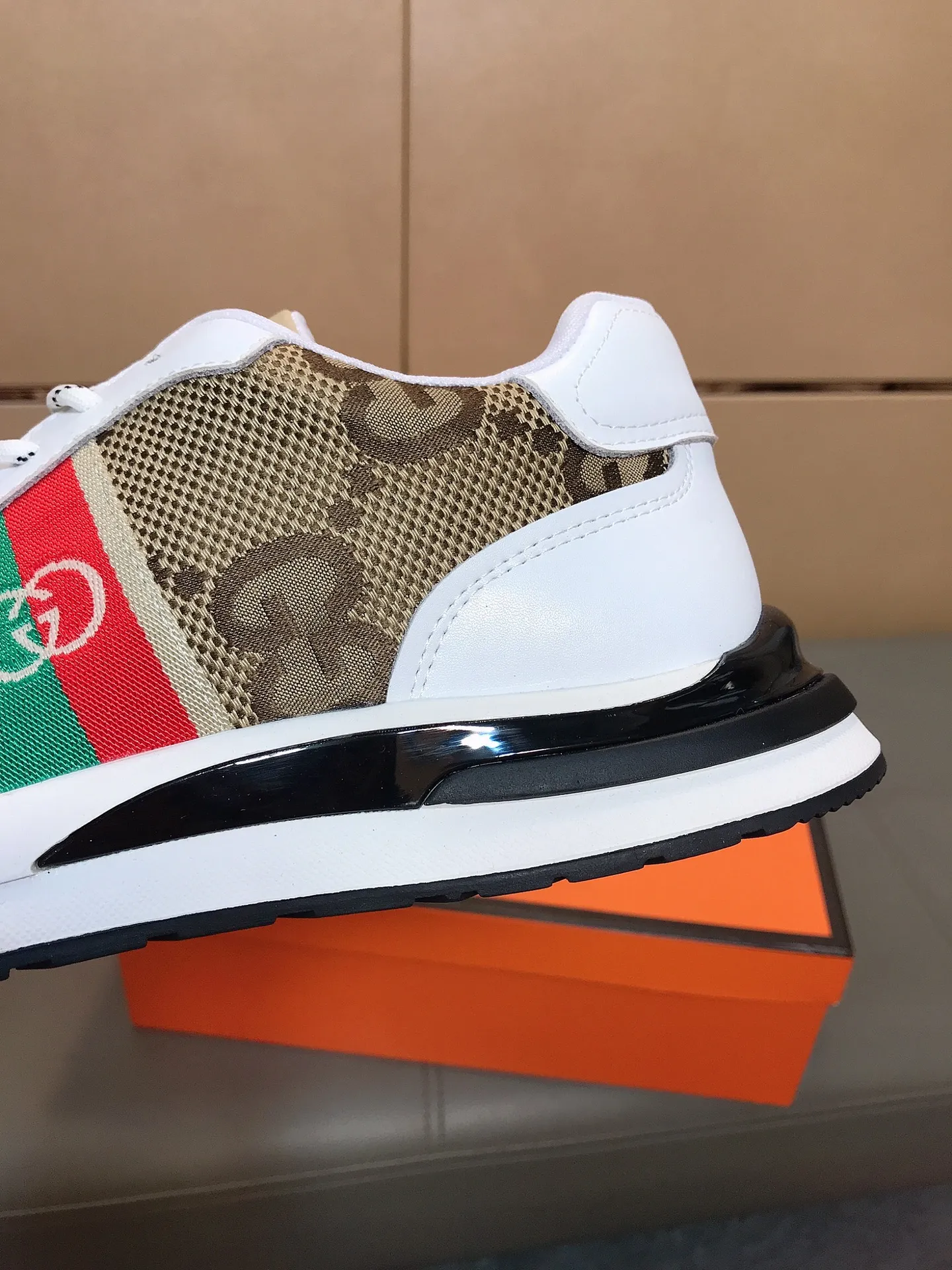 Factory price 400 👟👟💥[GUCCI] Gucci men’s casual shoes are absolutely popular 🔥The ultimate matching item for trendy men! Irresistible charm of super texture, the main recommendation, the upper is made of high-quality cowhide + brand printed fabric, sheepskin lining + feet, wear-resistant rubber sole, noble and elegant! Extremely comfortable🎁🎁You can be as handsome as you want💪 Size: 38-44!